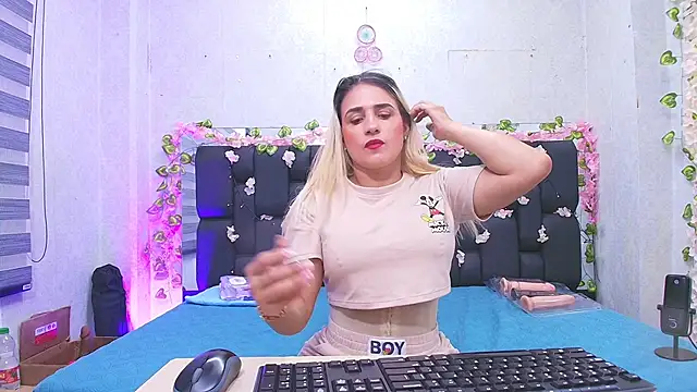 Snapshot of _carolina_fox chatting on September 18, 2025, 3:09 am  carolina fox online show from September 18, 2025, 3:09 am