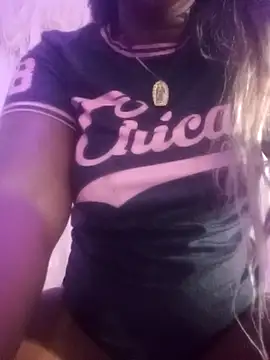 EmilyyRosee  online show from April 16, 2026, 10:05 am