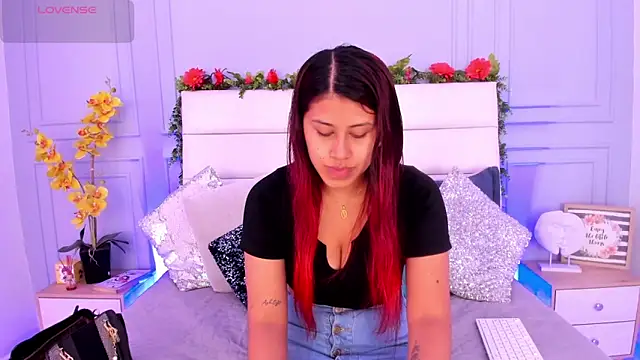 Snapshot of Karlagonzales_ chatting on March 15, 2025, 12:02 pm Karlagonzales online show from March 15, 2025, 12:02 pm