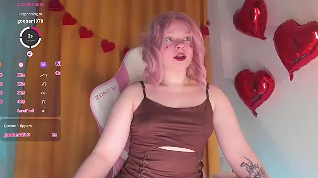 Snapshot of SueNiceeeee chatting on February 16, 2026, 1:37 am SueNiceeeee online show from February 16, 2026, 1:37 am