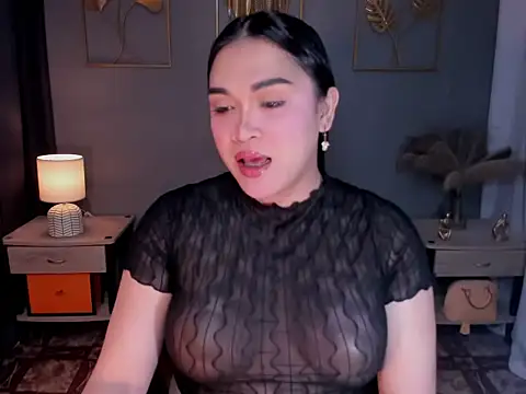 MaxeneCullens online show from November 7, 2025, 3:33 am