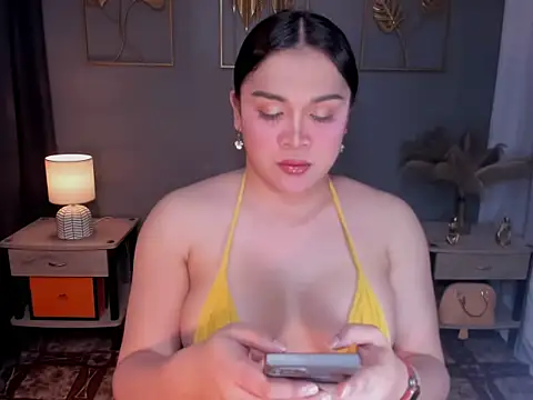 Snapshot of MaxeneCullens chatting on October 12, 2025, 4:58 am MaxeneCullens online show from October 12, 2025, 4:58 am