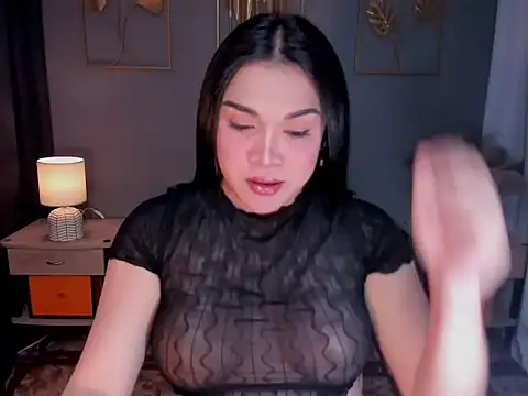 MaxeneCullens online show from November 19, 2025, 3:28 am