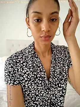 Leaberry online show from September 23, 2025, 8:49 pm