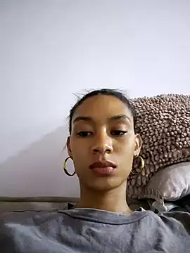 Leaberry online show from November 10, 2025, 11:10 pm