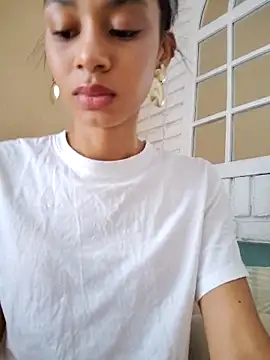 Snapshot of Leaberry chatting on February 19, 2026, 8:39 pm Leaberry online show from February 19, 2026, 8:39 pm