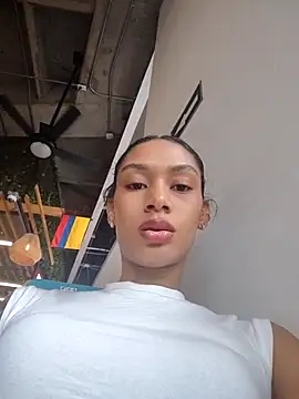 Snapshot of Leaberry chatting on February 28, 2026, 9:14 pm Leaberry online show from February 28, 2026, 9:14 pm