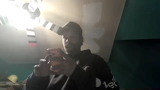 Snapshot of charactrzero chatting on February 12, 2026, 9:58 pm charactrzero online show from February 12, 2026, 9:58 pm