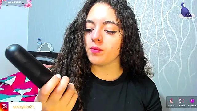 Snapshot of AshleyKim_ chatting on September 21, 2025, 12:27 am AshleyKim online show from September 21, 2025, 12:27 am