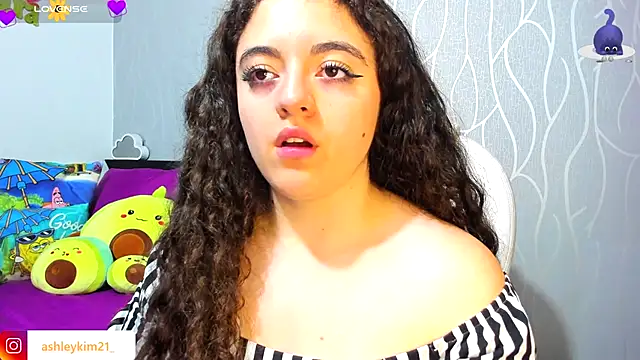 AshleyKim  online show from December 17, 2025, 1:21 am