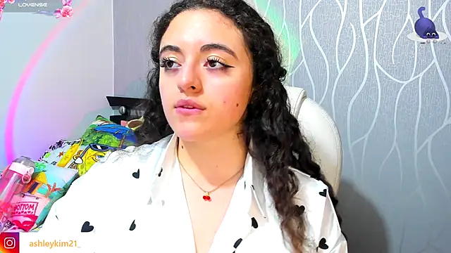 Snapshot of AshleyKim_ chatting on October 1, 2025, 12:27 am AshleyKim online show from October 1, 2025, 12:27 am