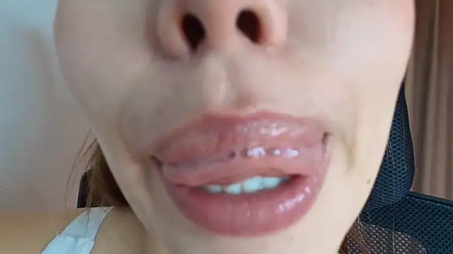 lisbet21x online show from April 10, 2026, 10:17 pm