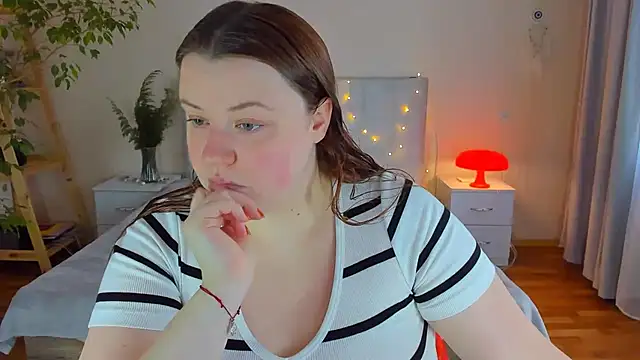 PolinaSalvatore online show from November 5, 2025, 10:40 am