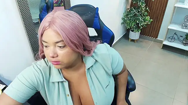 Snapshot of Kenya--Buhle chatting on October 10, 2025, 11:11 am Kenya--Buhle online show from October 10, 2025, 11:11 am