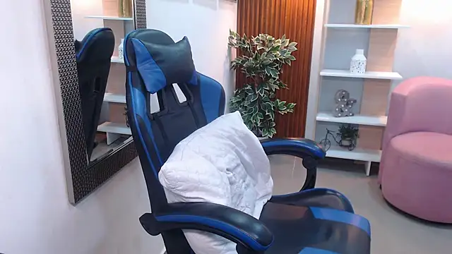 Snapshot of Kenya--Buhle chatting on September 20, 2025, 11:15 am Kenya--Buhle online show from September 20, 2025, 11:15 am