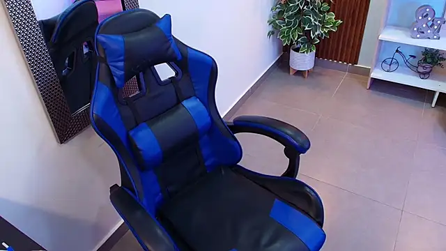 Snapshot of Kenya--Buhle chatting on October 15, 2025, 11:07 am Kenya--Buhle online show from October 15, 2025, 11:07 am