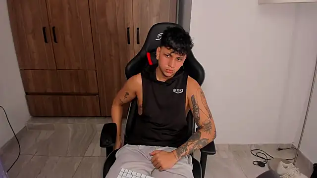 Snapshot of Jake_simons chatting on September 26, 2025, 3:02 am Jake simons online show from September 26, 2025, 3:02 am