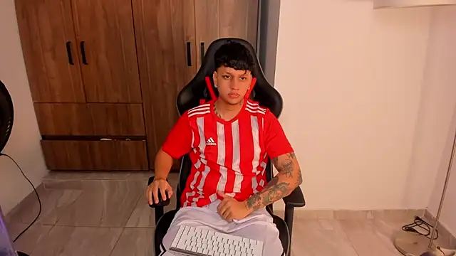 Snapshot of Jake_simons chatting on October 13, 2025, 2:35 am Jake simons online show from October 13, 2025, 2:35 am