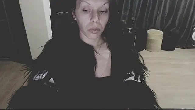 Snapshot of GoldenSasha chatting on October 13, 2025, 11:05 pm GoldenSasha online show from October 13, 2025, 11:05 pm