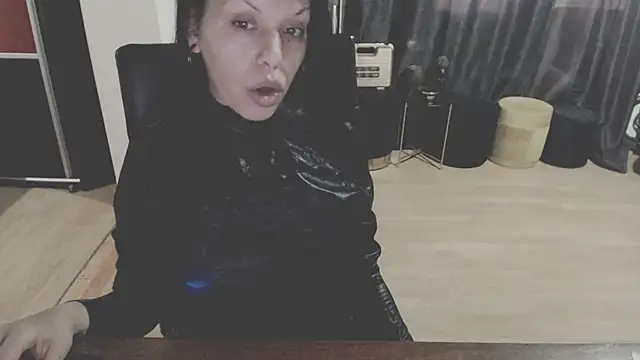 Snapshot of GoldenSasha chatting on September 27, 2025, 2:01 pm GoldenSasha online show from September 27, 2025, 2:01 pm