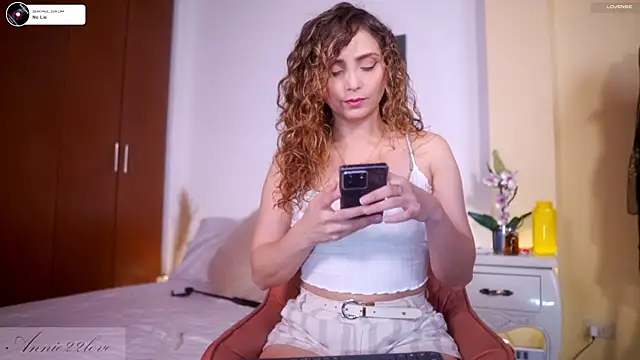 annie22love online show from February 10, 2025, 9:58 pm