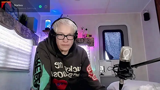 Snapshot of Snarfle82 chatting on February 25, 2025, 7:16 pm Snarfle82 online show from February 25, 2025, 7:16 pm