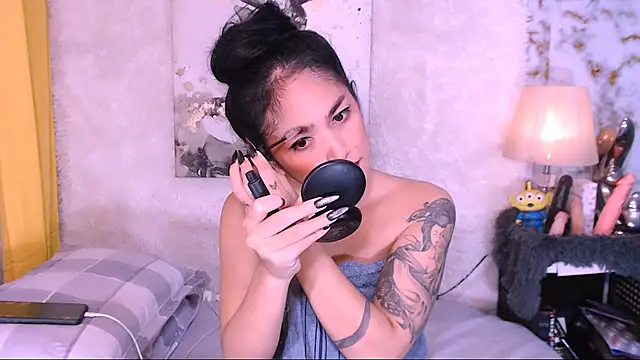 Snapshot of Oriental_Tiara chatting on December 23, 2024, 10:01 pm Oriental Tiara online show from December 23, 2024, 10:01 pm