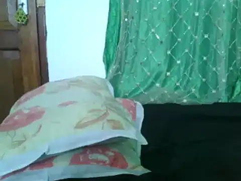 sweetchic  online show from September 20, 2025, 12:32 pm