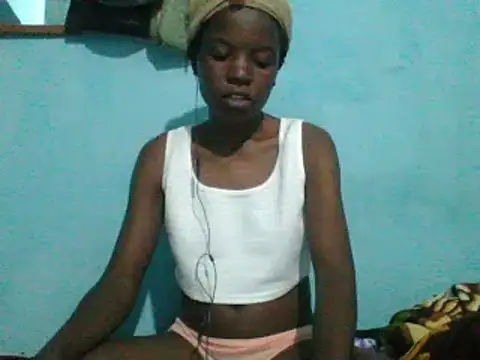 sweetchic  online show from March 7, 2025, 6:22 pm