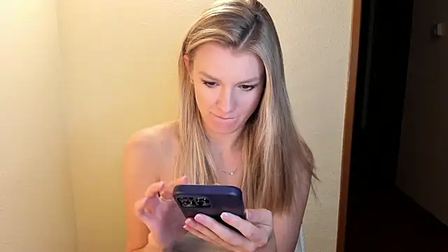 Annloveyou online show from December 9, 2024, 11:13 pm