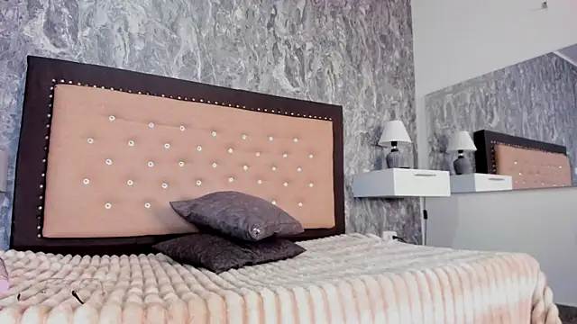 Lia sarahi online show from October 11, 2025, 11:44 am