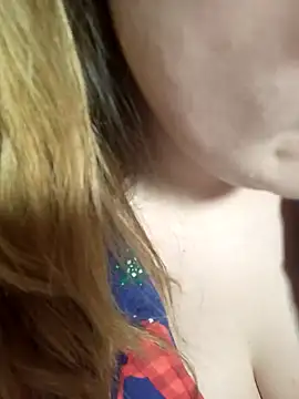 Snapshot of DienkaGreen chatting on December 14, 2024, 1:49 am DienkaGreen online show from December 14, 2024, 1:49 am