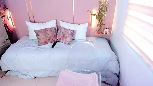 Snapshot of lena_paulxo chatting on February 25, 2026, 6:30 pm lena paulxo online show from February 25, 2026, 6:30 pm