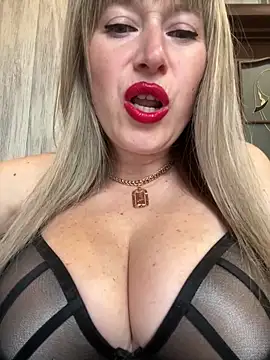 Kittenforyou online show from April 10, 2026, 11:39 am