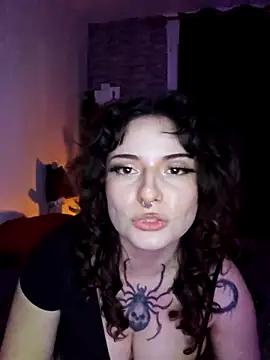 Snapshot of Moxxxie chatting on November 19, 2025, 5:24 pm Moxxxie online show from November 19, 2025, 5:24 pm