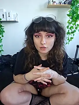 Snapshot of Moxxxie chatting on September 30, 2025, 2:56 pm Moxxxie online show from September 30, 2025, 2:56 pm