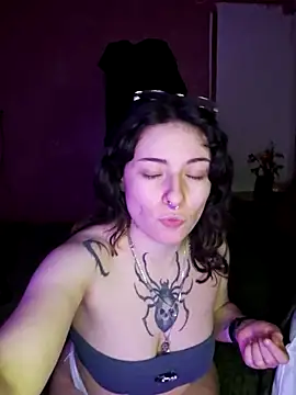 Snapshot of Moxxxie chatting on February 27, 2026, 5:35 pm Moxxxie online show from February 27, 2026, 5:35 pm