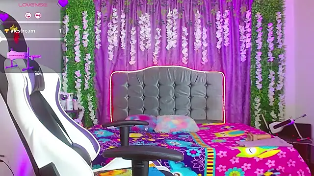 Snapshot of ariana-lopez chatting on October 21, 2025, 6:18 pm ariana-lopez online show from October 21, 2025, 6:18 pm