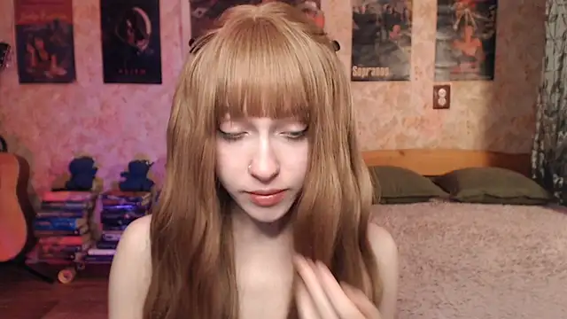 Snapshot of Friendly_Ellie chatting on February 5, 2026, 11:22 pm Friendly Ellie online show from February 5, 2026, 11:22 pm