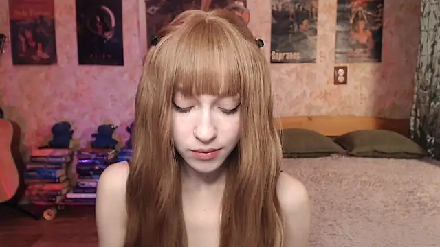 Snapshot of Friendly_Ellie chatting on February 1, 2026, 12:20 am Friendly Ellie online show from February 1, 2026, 12:20 am