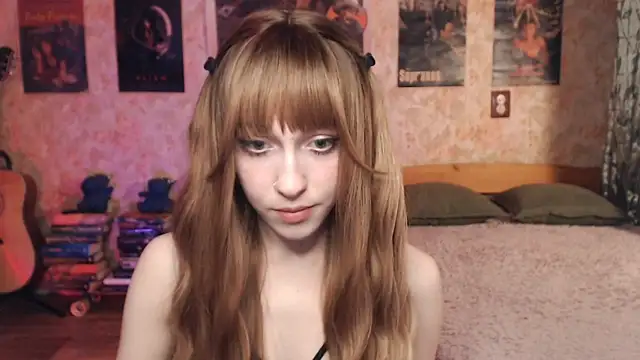 Snapshot of Friendly_Ellie chatting on February 7, 2026, 12:18 am Friendly Ellie online show from February 7, 2026, 12:18 am