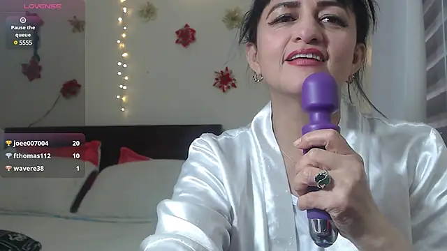 Snapshot of ISABEEL_SOFIA01 chatting on March 19, 2025, 9:48 pm ISABEEL SOFIA01 online show from March 19, 2025, 9:48 pm