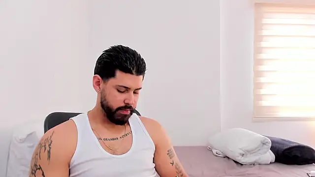 Snapshot of Justyn_Torres chatting on November 10, 2025, 6:24 pm Justyn Torres online show from November 10, 2025, 6:24 pm