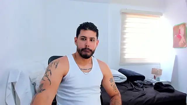 Snapshot of Justyn_Torres chatting on November 21, 2025, 4:39 pm Justyn Torres online show from November 21, 2025, 4:39 pm