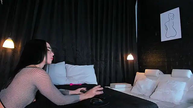 CelinayHanck online show from September 23, 2025, 1:18 pm