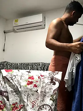 Snapshot of ElsecretodeBruno chatting on November 17, 2025, 12:58 am ElsecretodeBruno online show from November 17, 2025, 12:58 am