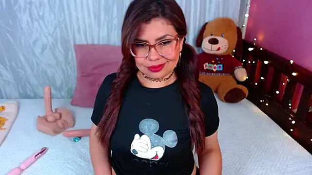 Snapshot of Queenamazon1 chatting on October 27, 2025, 3:24 pm Queenamazon1 online show from October 27, 2025, 3:24 pm