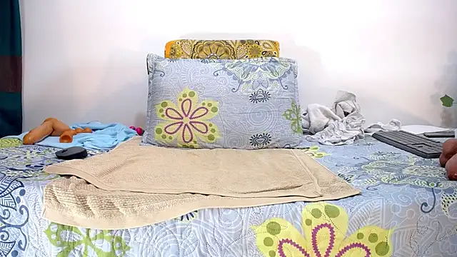 Snapshot of isabella-yumm chatting on September 21, 2025, 1:44 am isabella-yumm online show from September 21, 2025, 1:44 am