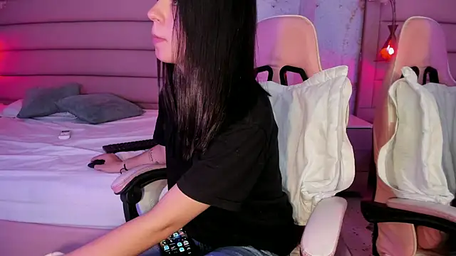 Snapshot of IvySanders1 chatting on October 10, 2025, 1:12 pm IvySanders1 online show from October 10, 2025, 1:12 pm