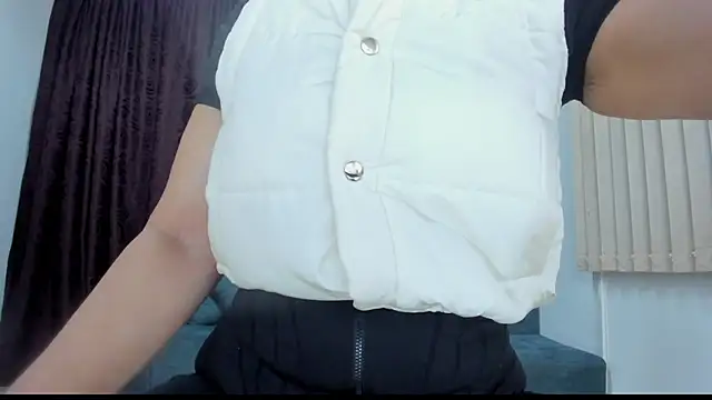 Snapshot of cintiagreyx chatting on October 7, 2025, 11:22 am cintiagreyx online show from October 7, 2025, 11:22 am